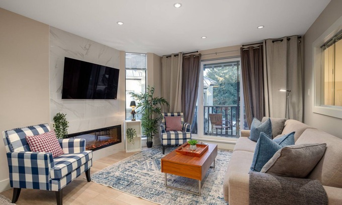 Whistler House | 2BR + Den | Gables | King Bed | Prime Location | Near Both Mountains | Fireplace | Parking