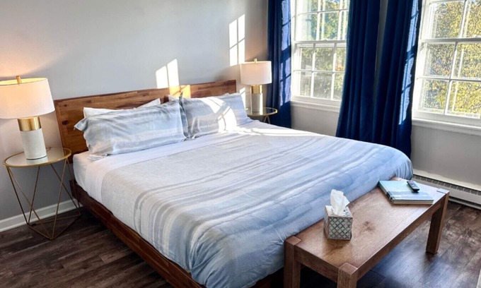 Yorkville Apartment | 2BR Downtown Yorkville Apt by Fox River