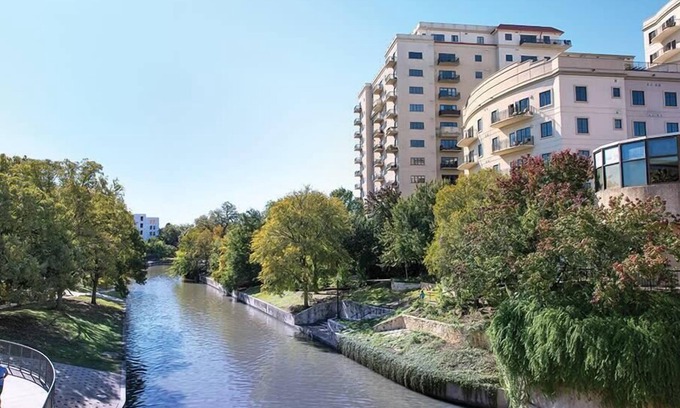 Downtown San Antonio Condo | 2br DX Condo w/Downtown Skyline Views & River Walk!