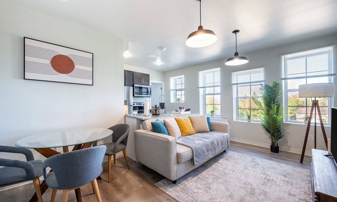New Center Detroit Apartment | 2BR Exclusive Retreat Near Henry Ford