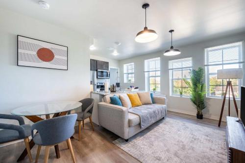 New Center Detroit Apartment | 2BR Exclusive Retreat Near Henry Ford