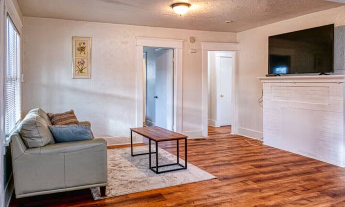 Lodi House | 2BR Family Getaway w/Yard, Kitchen & Parking