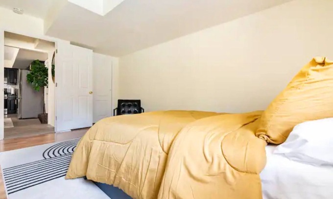 Elizabeth Apartment | 2BR for Crews & Families Near Jersey Gardens Mall