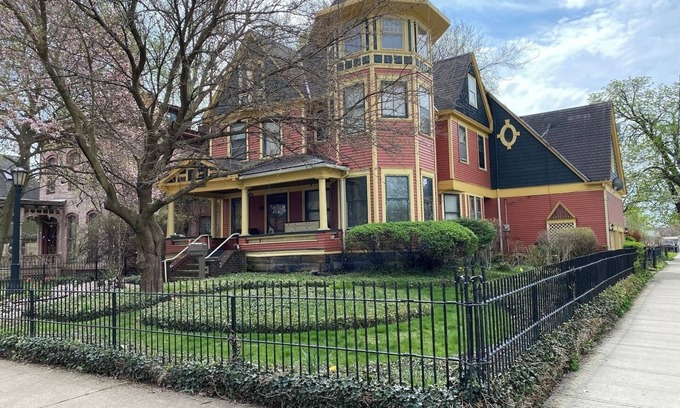 Cleveland Apartment | 2BR Garden Unit | Pets Friendly | Near Downtown