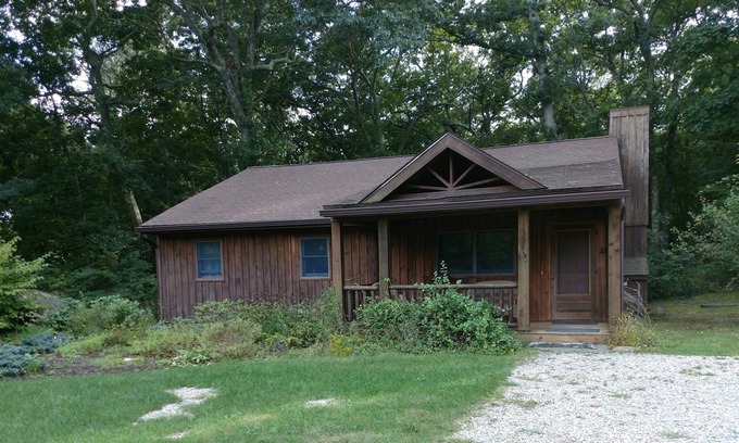 Salem House | 2BR Guest House on 36 acer Estate Indoor POOl/SPA