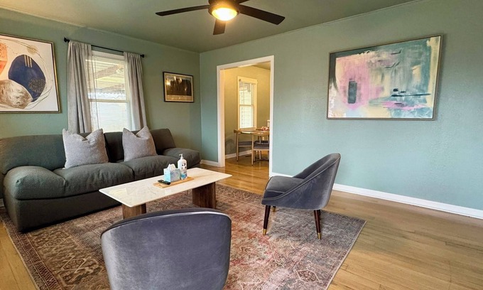 Midwest City Apartment | 2BR Home for Friendsgiving + Family w/Oven #L1