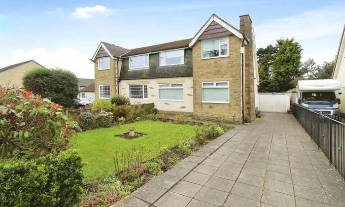 Bradford House | 2BR Home/Garden/Patio/City Access/6 Guests