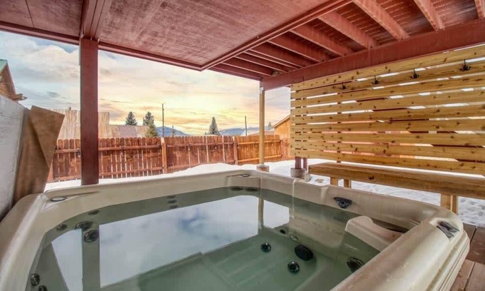 Leadville North House | 2BR - Hot Tub - Deck w/Amazing Mountain Views