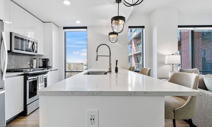 Buckhead Apartment | 2BR inPrime Buckhead Locale in vibrant Atlanta with amazing pool