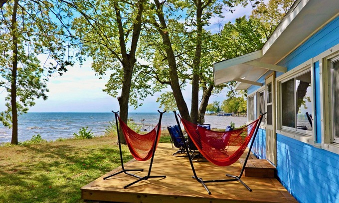 Isle Cabin | 2BR Lakefront Cabin, Sandy Beach, Kayaks, Docks, Hammock Chairs & Firepit