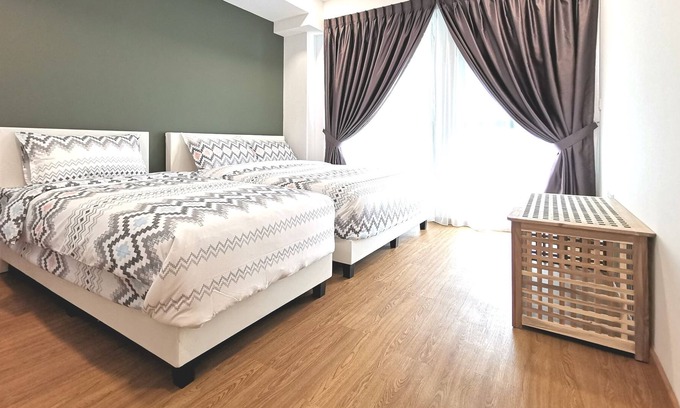 Geylang Condo | 2BR Large Bedrooms Apartment Kallang Central City
