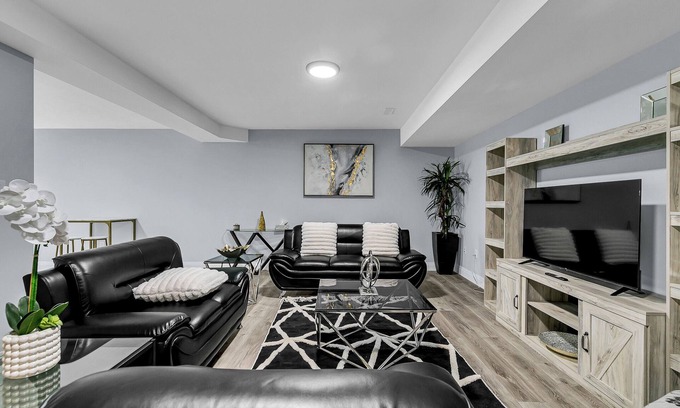 LaSalle Apartment | 2BR LaSalle Retreat near Bridge and Golf