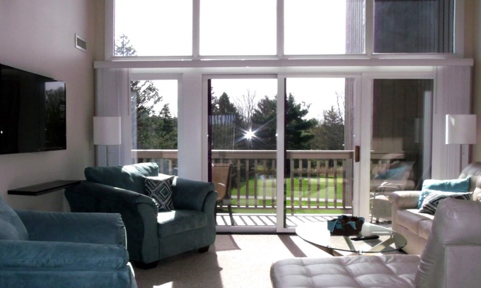 Acme Condo | 2BR+ Loft, 2BA GT Resort golf course condo near Traverse City area Beaches