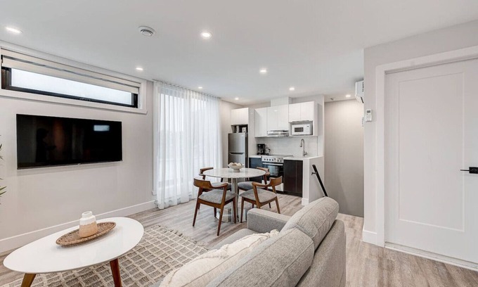 La Petite-Patrie Apartment | 2BR LOFT with private terrace- Plaza St-Hubert