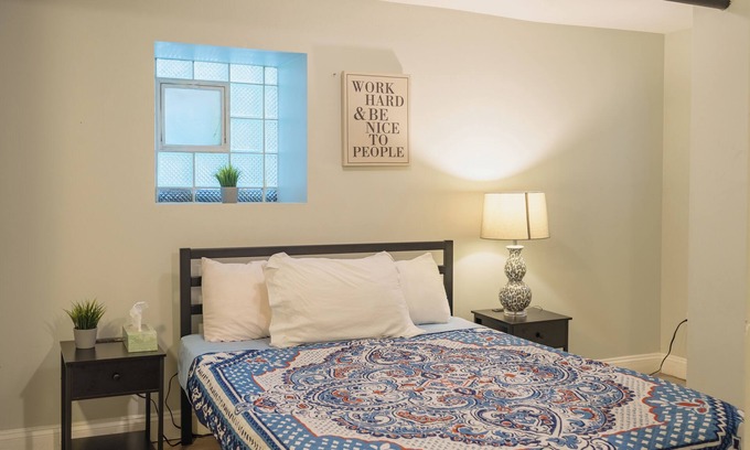 Hyde Park Apartment | 2BR Modern APT Near University of Chicago & Dining