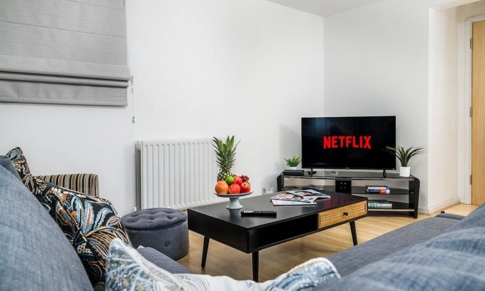 Sheffield Apartment | 2BR Modern Flat W/Free Parking