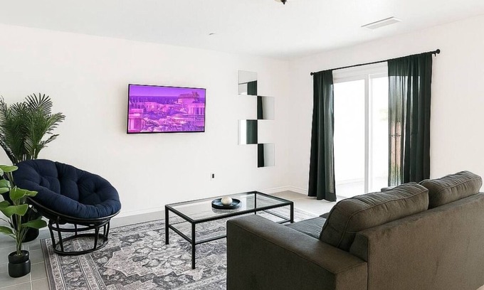 Southside Apartment | 2BR Near Airport & Downtown Near Attractions.