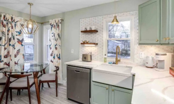 Berkley House | 2BR Near Beaumont and Downtown Berkley Sleeps 6