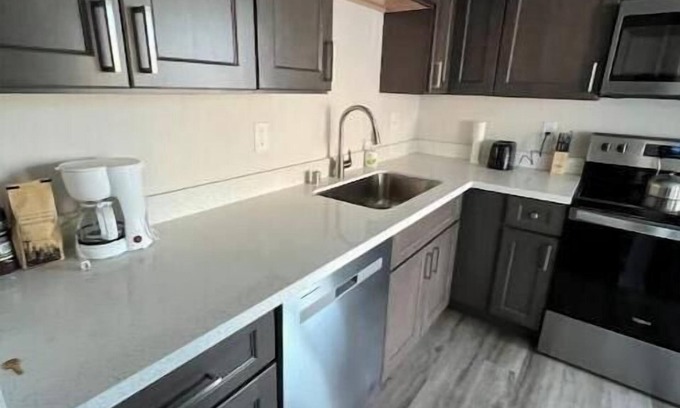 Eastside Condo | 2BR near Tacoma Dome, downtown, restaurants & EQC