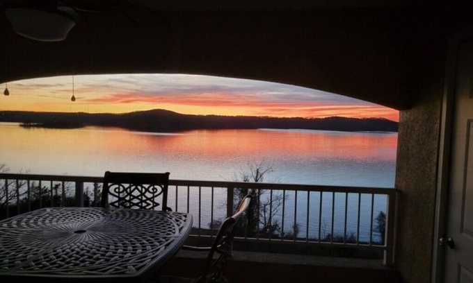 Hollister Condo | 2BR Penthouse Condo - Beautifully Renovated - Spectacular Lake View