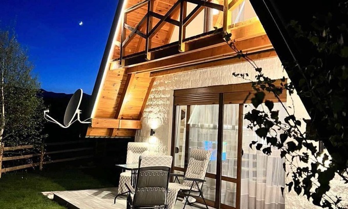 Tepacko Polje Cottage | 2BR Pinewood House in the Heart of Zabljak