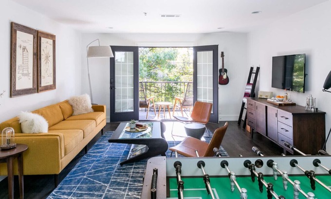 Rutledge Hill Apartment | 2BR Premium Suite: DT Nash, Full Kitchen & Living