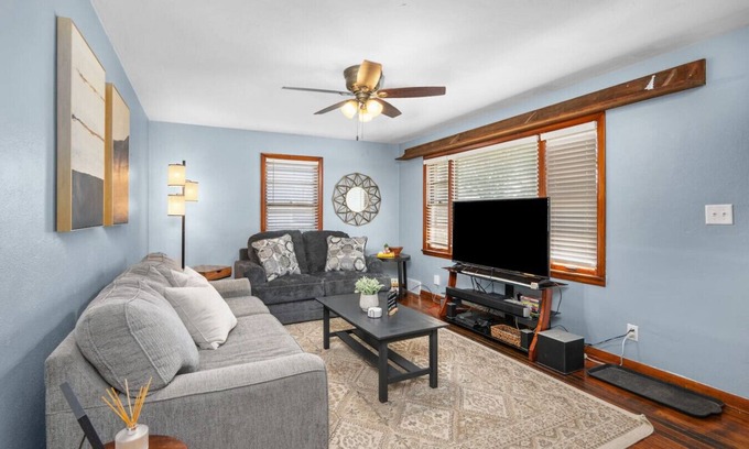 Davenport House | 2BR Quiet Home *Pet-Friendly* w/Outdoor Firepit