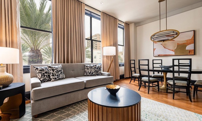 French Quarter Hotel | 2BR Rare Find! Steps from French Quarter | The Mayfair