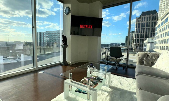 Midtown Condo | 2BR Relaxing High-Rise ATL Condo -King Bed & Free Parking! Balcony w/City View!