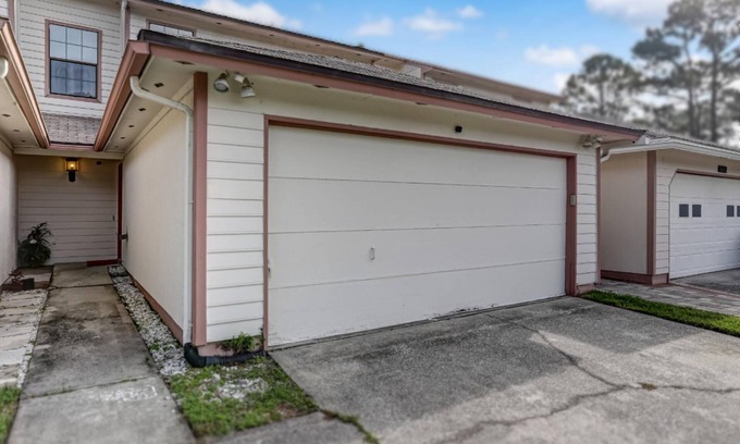 Southside House | 2BR Retreat 3BA Yard +Garage