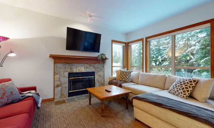 Upper Village Condo | 2BR Ski In/Ski Out Condo | Hot Tub | Free Parking