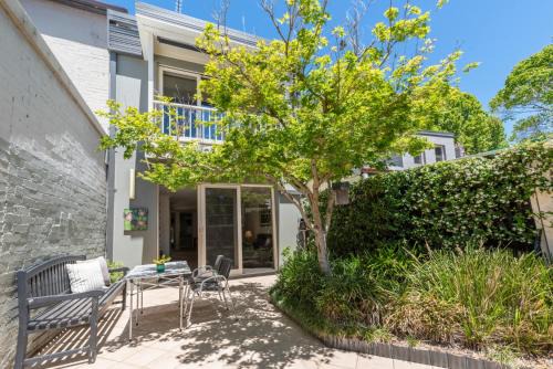 Alexandria Apartment | 2BR Terrace on Leafy Tree-Lined Street
