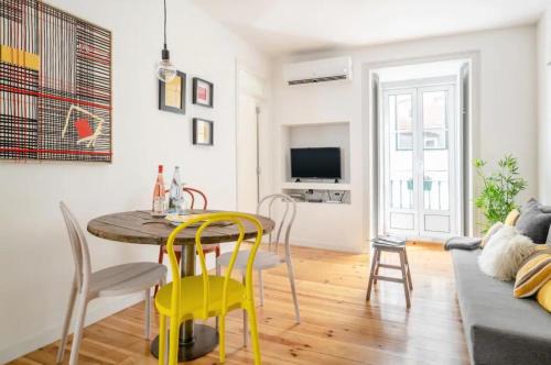 Misericordia Apartment | 2BR terrace w AC - Time Out Market | By Airnest