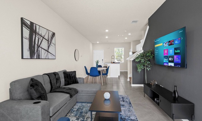 Arlington House | 2BR Townhome close to Downtown/Beaches/UNF