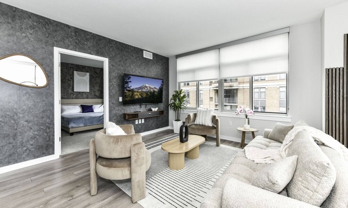 Crystal City Apartment | 2BR Urban Retreat | Gym, Prkng & Scenic Rooftop