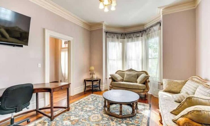 Alkali Flat House | 2BR Victorian Elegance near Downtown Sacramento!