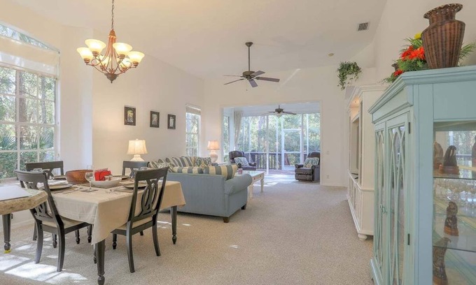 Braden River House | 2BR villa centrally located in University Park - Forest View
