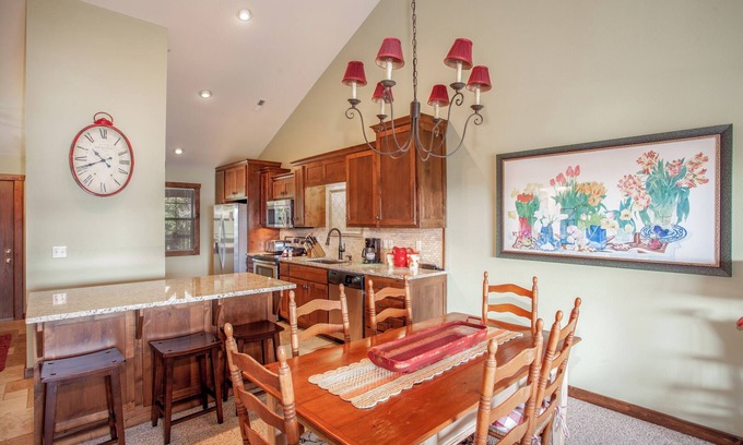 Indian Point Condo | 2BR Village At Indian Point 1511 near SDC - Free Tickets Daily up to $500
