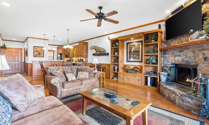 Indian Point Condo | 2BR Village At Indian Point 1607 near SDC - Free Tickets Daily up to $500