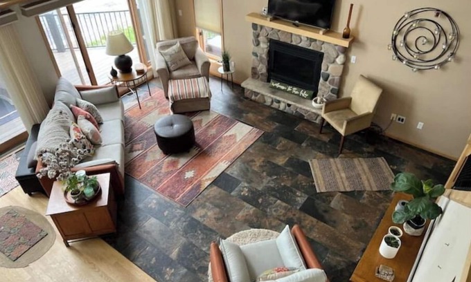 Chassell House | 2BR Waterfront Retreat on Portage Lake & DNR Trail