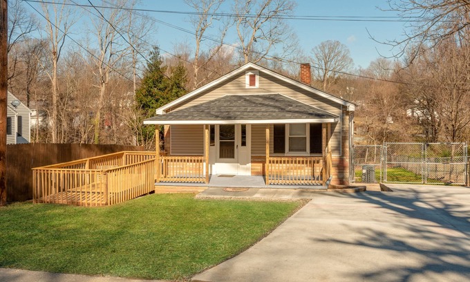 Winston - Salem House | 2BR - Winston’s - Salem - Casa Nova - Getaway