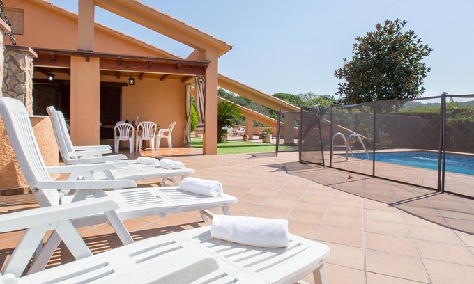 Puigventos Villa | 2CIP01-14pax - House with capacity for 14 people and private pool located in a quiet area