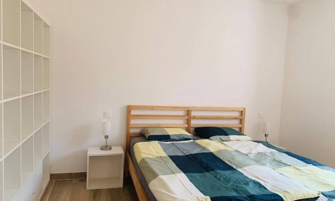 Curio Apartment | 2Curio Court House Charming Lodge