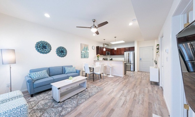 Katy Condo | 2H |*Holiday Special* Stylish, Gated Condo in Lifestyle Center Living|