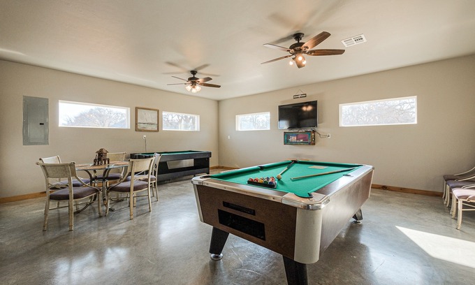 Kingston House | 2Kings 7Queens 2Twins 2Fulls - Pool Table - Near BoatRamp&Beach