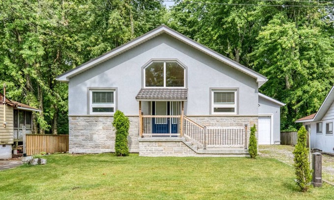 Turkey Point Cottage | 2KMs of beautiful beach is just seconds away!