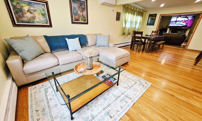 Buckingham Lake - Crestwood House | <2mi to UAlbany+Private Driveway+600MBWFH+SmartHome+Kid-Friendly+Backyard Movies