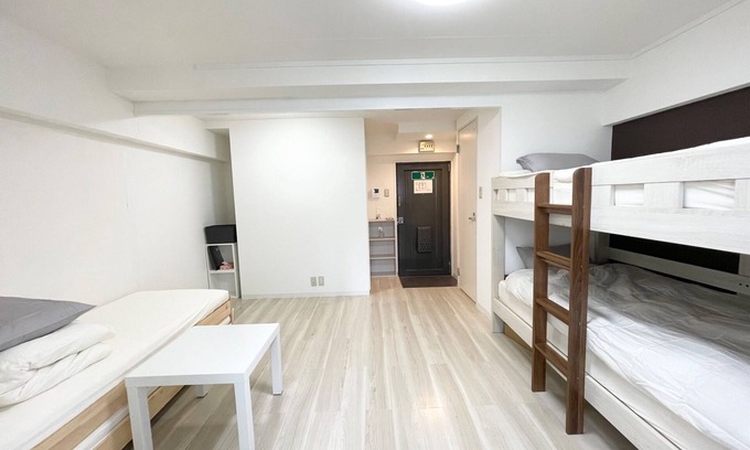 Shin-Osaka Apartment | 2minute walk from Osaka Metro Midosuji Line ShinOsaka StationSunrise Guest Room ShinOsaka 301 - 3 minutes walk from ShinOsaka Station Sunrise Guest Room ShinOsaka 301/Osaka Ōsaka
