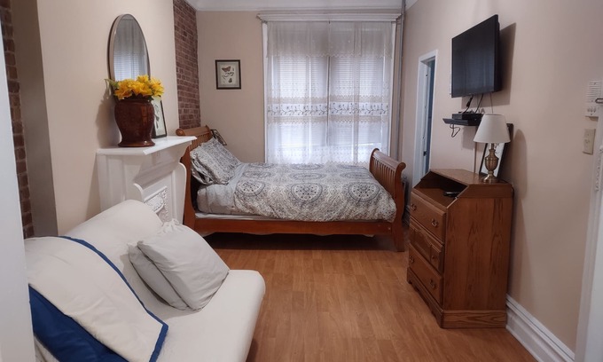 Harlem Hotel | 2N FL RENOVATED LOTS OF LIGHT W/KITCHEN - 3 MINUTES WALK TO SUBWAY