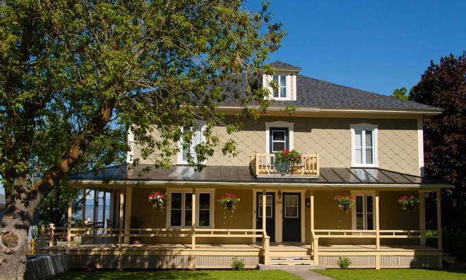 Kamouraska Apartment | 2nd-floor apartment in a private home in the village of Kamouraska